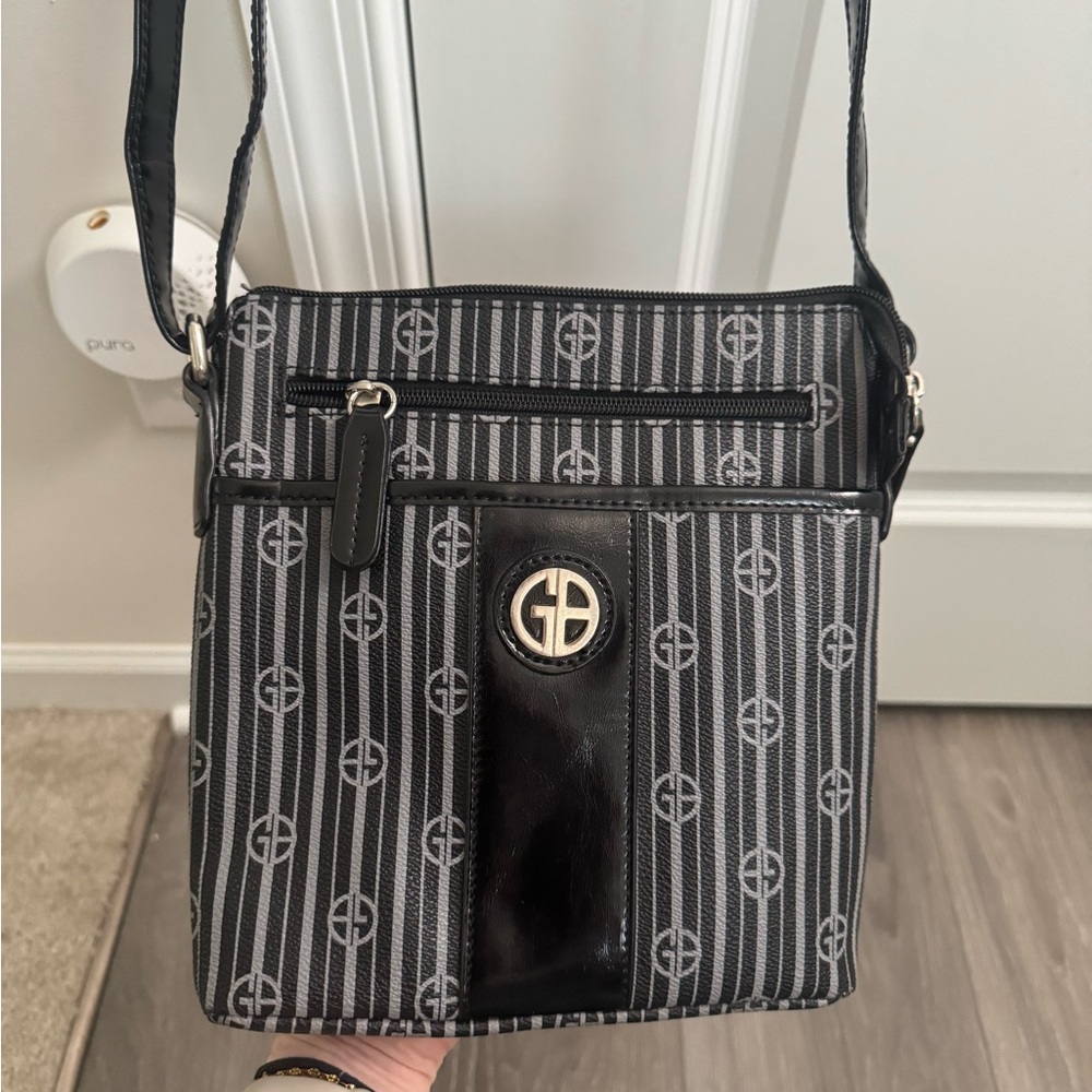 Giani Bernini Crossbody Bag Black Gray Logo Print Adjustable Strap